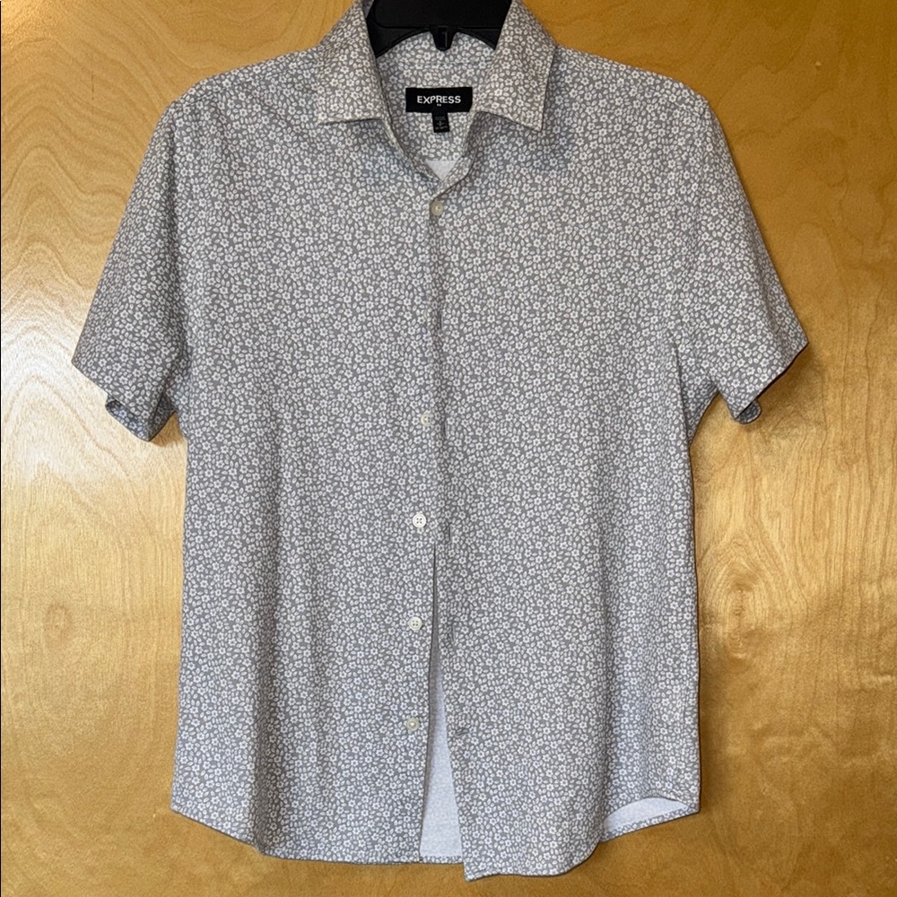 Express Men’s Grey and White Casual Button Down Shirt
